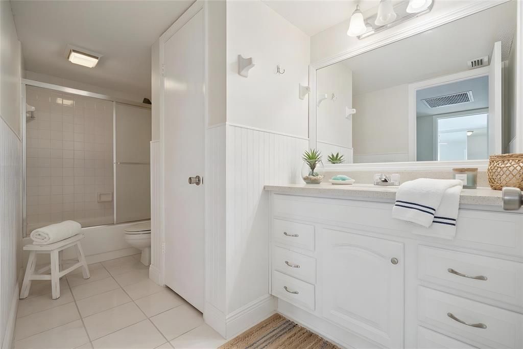 En Venta: $359,000 (2 camas, 2 baños, 1328 Pies cuadrados)