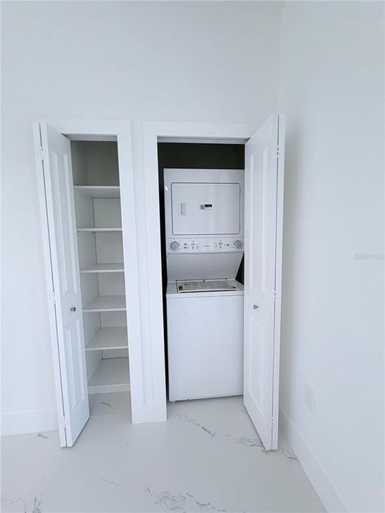 На продажу: $339,900 (4 спален, 2 ванн, 1392 Квадратных фут)