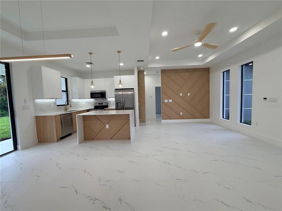 На продажу: $339,900 (4 спален, 2 ванн, 1392 Квадратных фут)