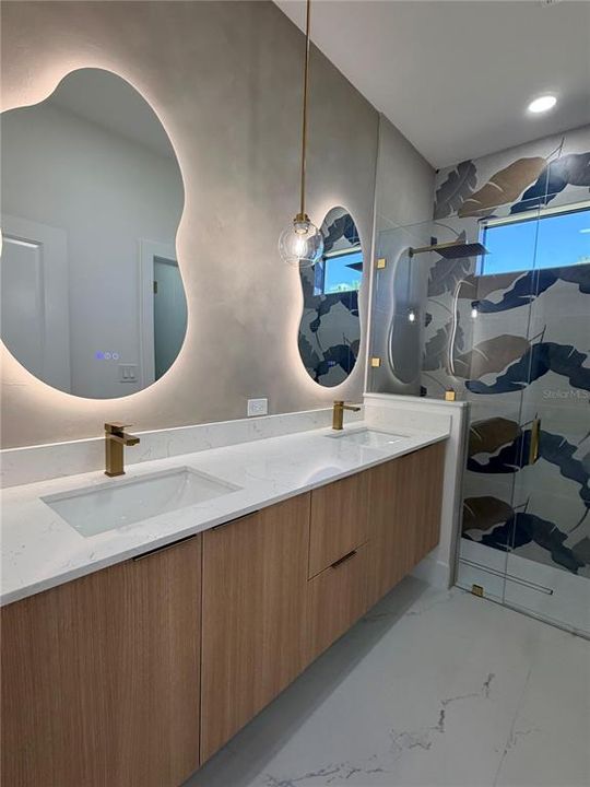На продажу: $339,900 (4 спален, 2 ванн, 1392 Квадратных фут)