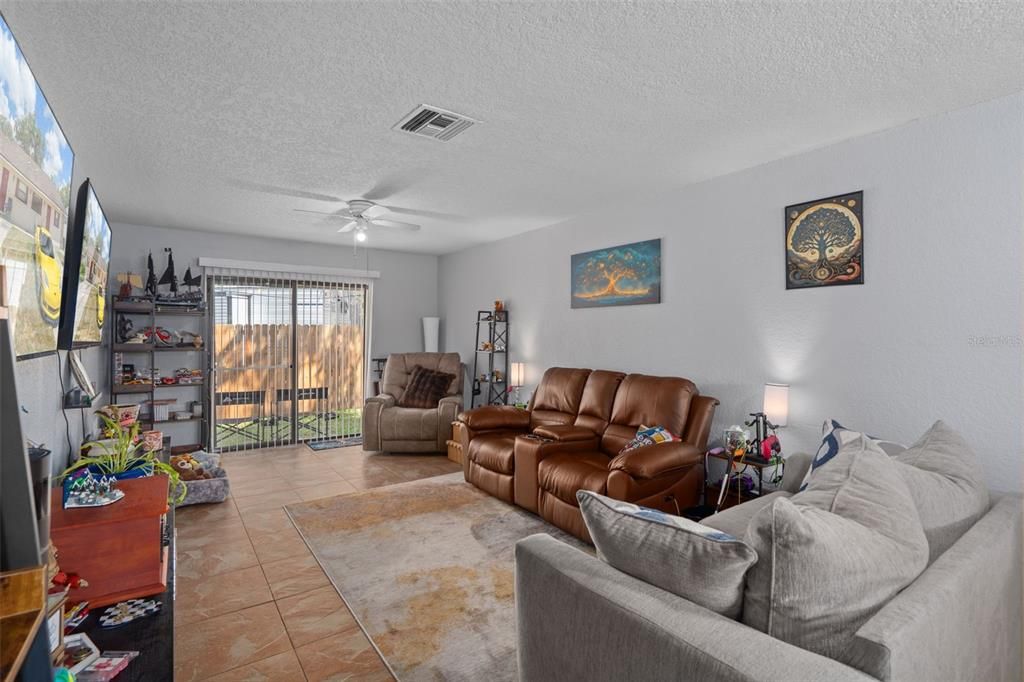 En Venta: $365,000 (4 camas, 0 baños, 2166 Pies cuadrados)