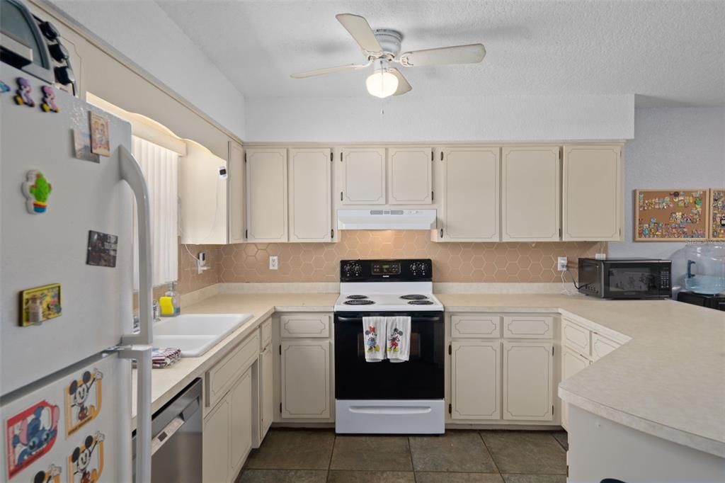 En Venta: $365,000 (4 camas, 0 baños, 2166 Pies cuadrados)