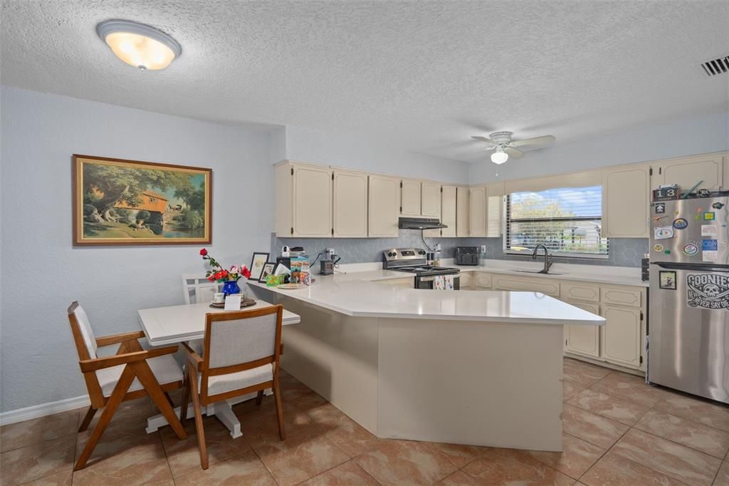 En Venta: $365,000 (4 camas, 0 baños, 2166 Pies cuadrados)