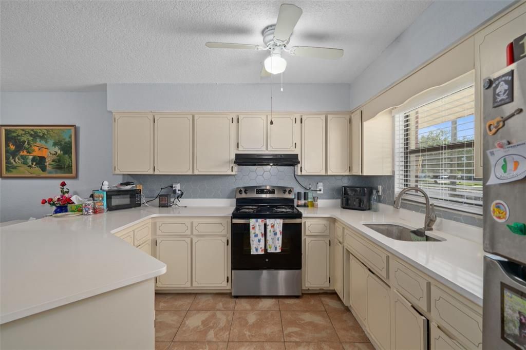 En Venta: $365,000 (4 camas, 0 baños, 2166 Pies cuadrados)