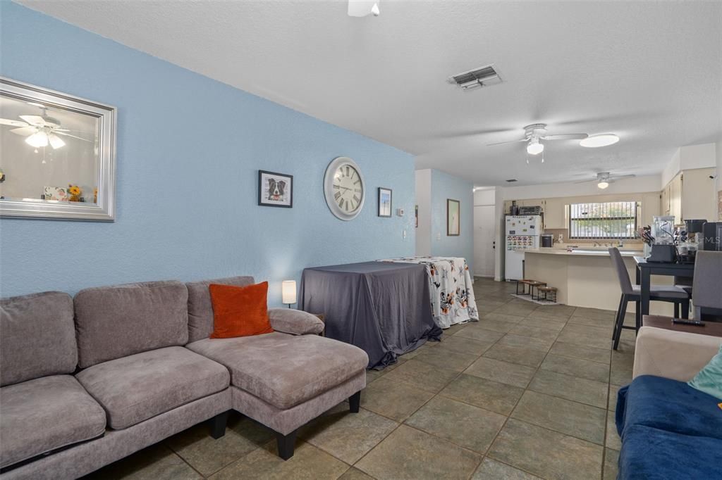 En Venta: $365,000 (4 camas, 0 baños, 2166 Pies cuadrados)