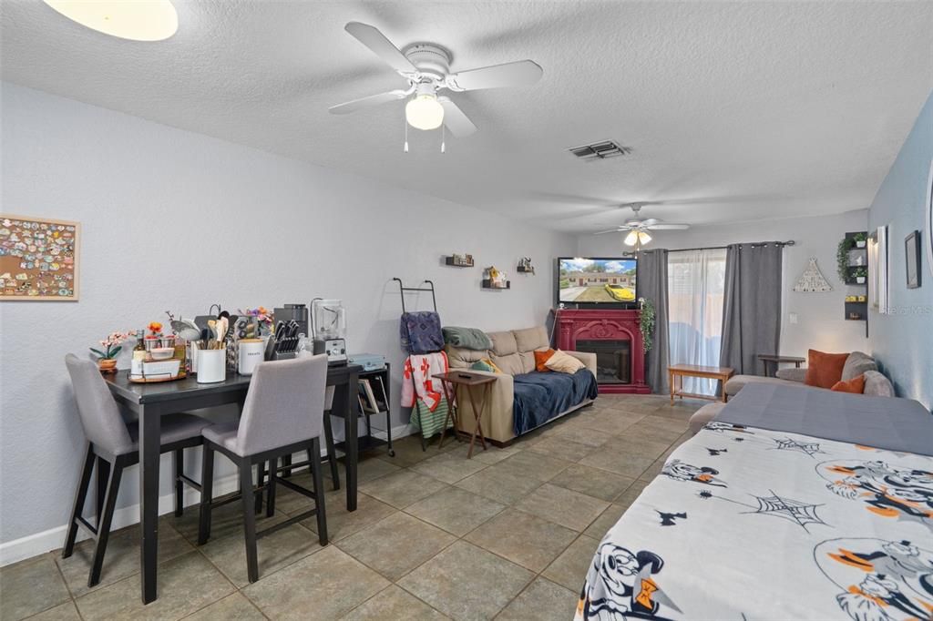 En Venta: $365,000 (4 camas, 0 baños, 2166 Pies cuadrados)