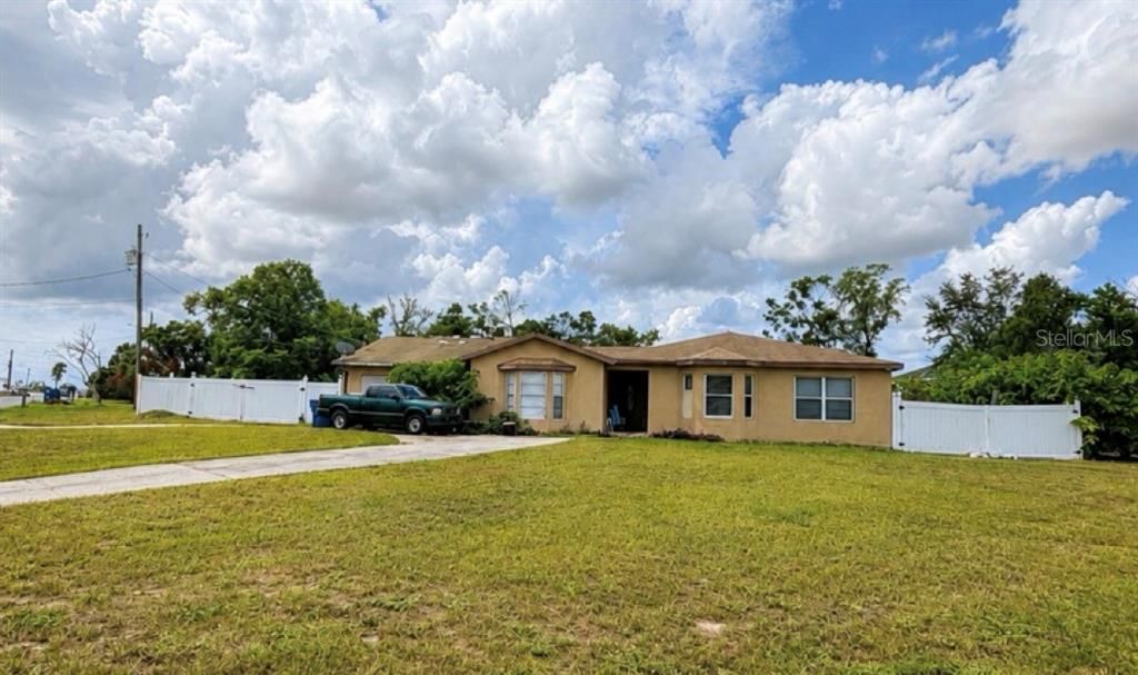 For Sale: $270,000 (4 beds, 3 baths, 1974 Square Feet)