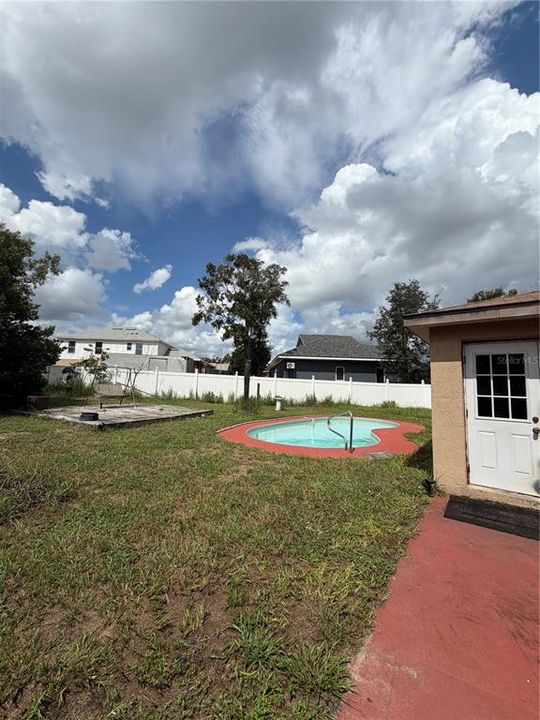 For Sale: $270,000 (4 beds, 3 baths, 1974 Square Feet)