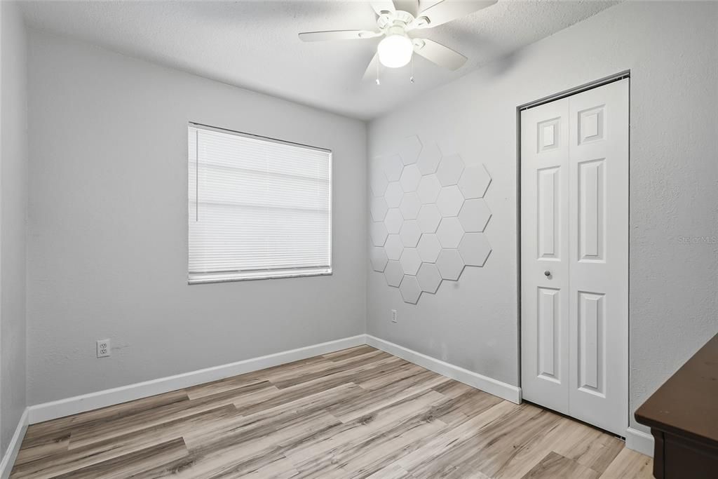 For Sale: $278,000 (3 beds, 2 baths, 1041 Square Feet)