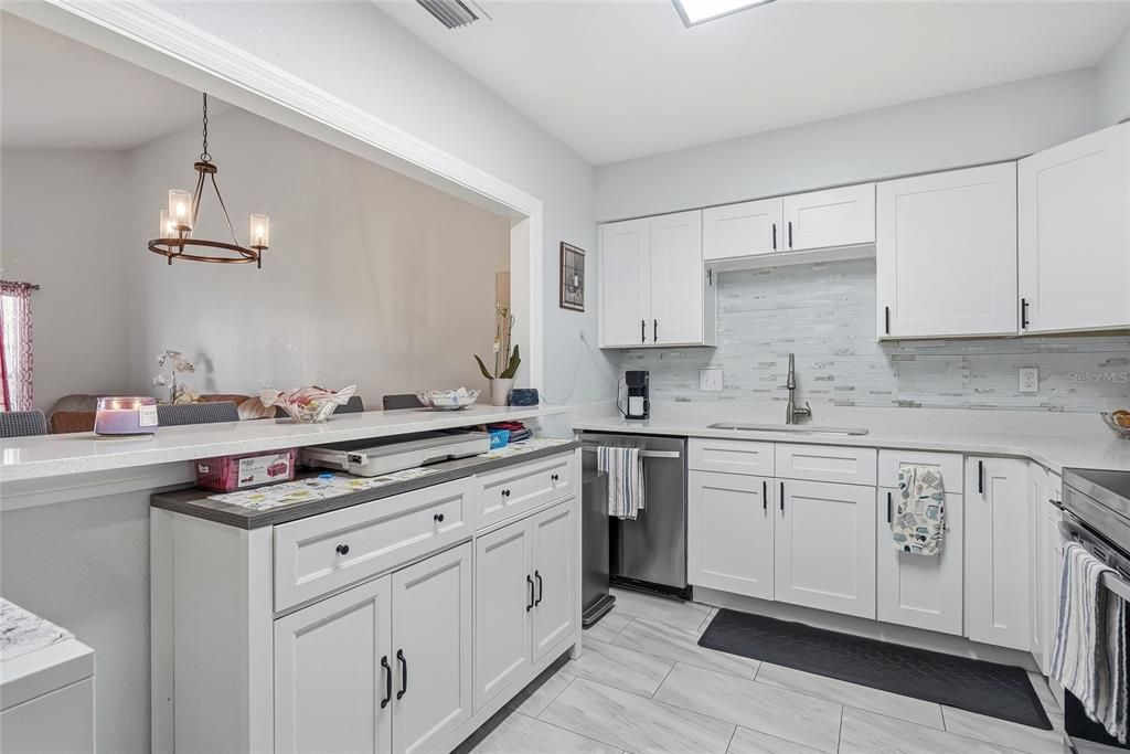 For Sale: $278,000 (3 beds, 2 baths, 1041 Square Feet)