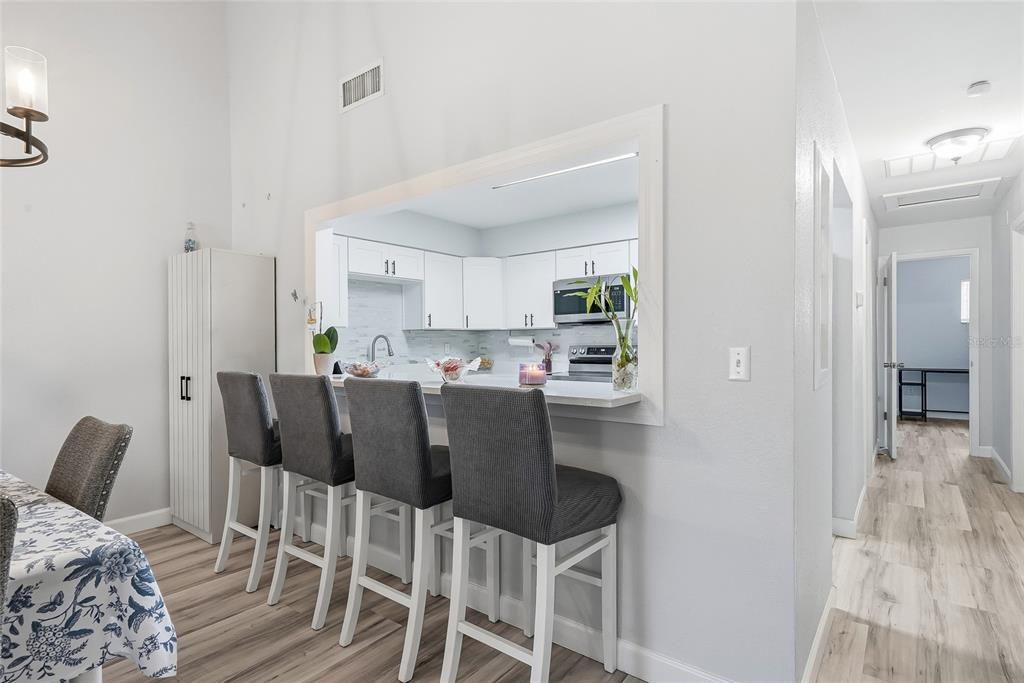 For Sale: $278,000 (3 beds, 2 baths, 1041 Square Feet)