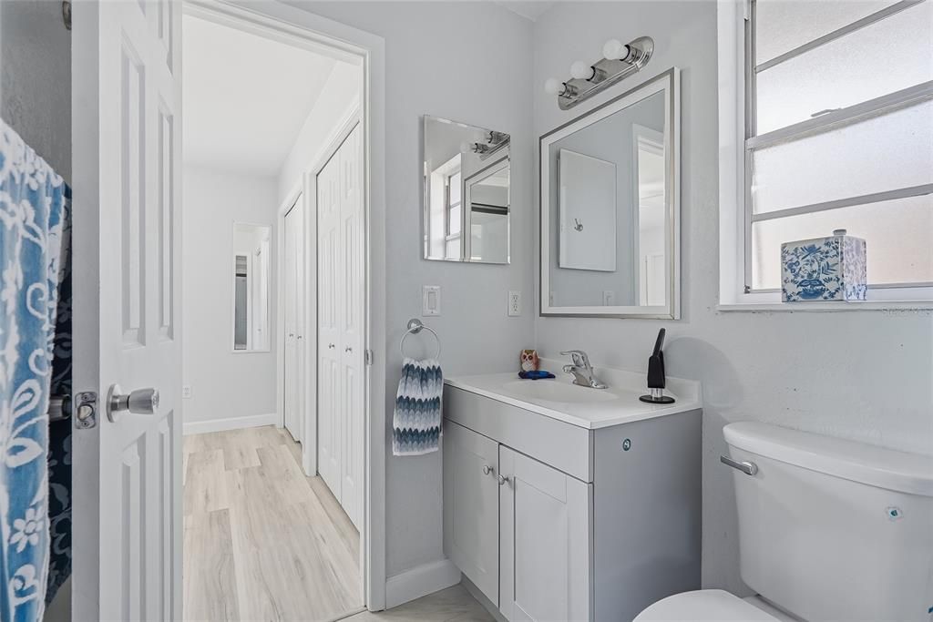 For Sale: $278,000 (3 beds, 2 baths, 1041 Square Feet)