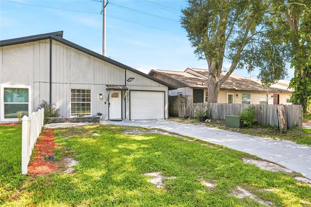 For Sale: $278,000 (3 beds, 2 baths, 1041 Square Feet)