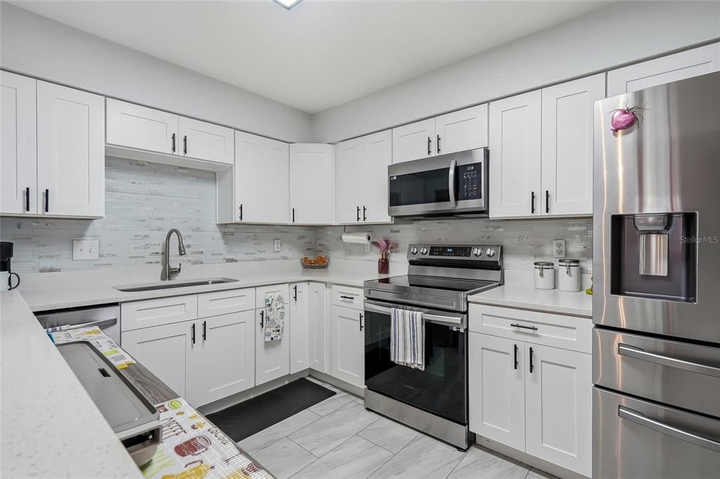 For Sale: $278,000 (3 beds, 2 baths, 1041 Square Feet)