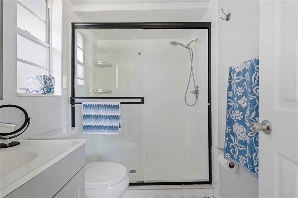 For Sale: $278,000 (3 beds, 2 baths, 1041 Square Feet)