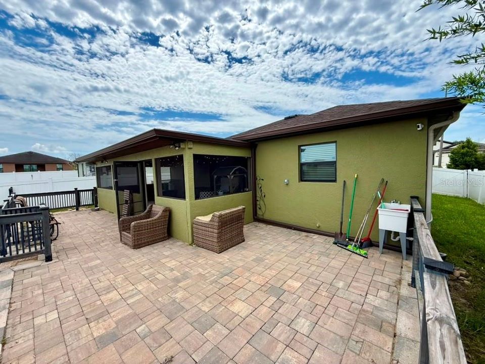 For Rent: $2,150 (3 beds, 2 baths, 1616 Square Feet)
