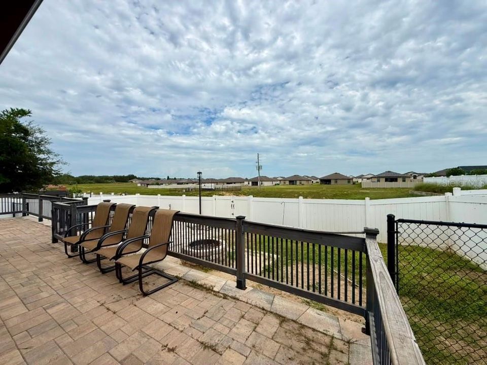 For Rent: $2,150 (3 beds, 2 baths, 1616 Square Feet)