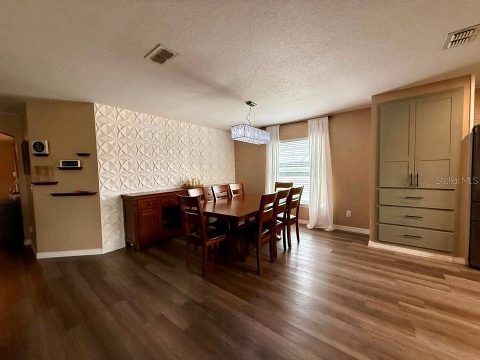 For Rent: $2,150 (3 beds, 2 baths, 1616 Square Feet)