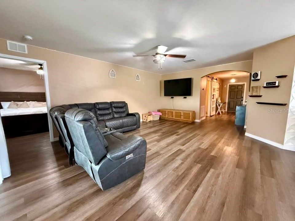 For Rent: $2,150 (3 beds, 2 baths, 1616 Square Feet)