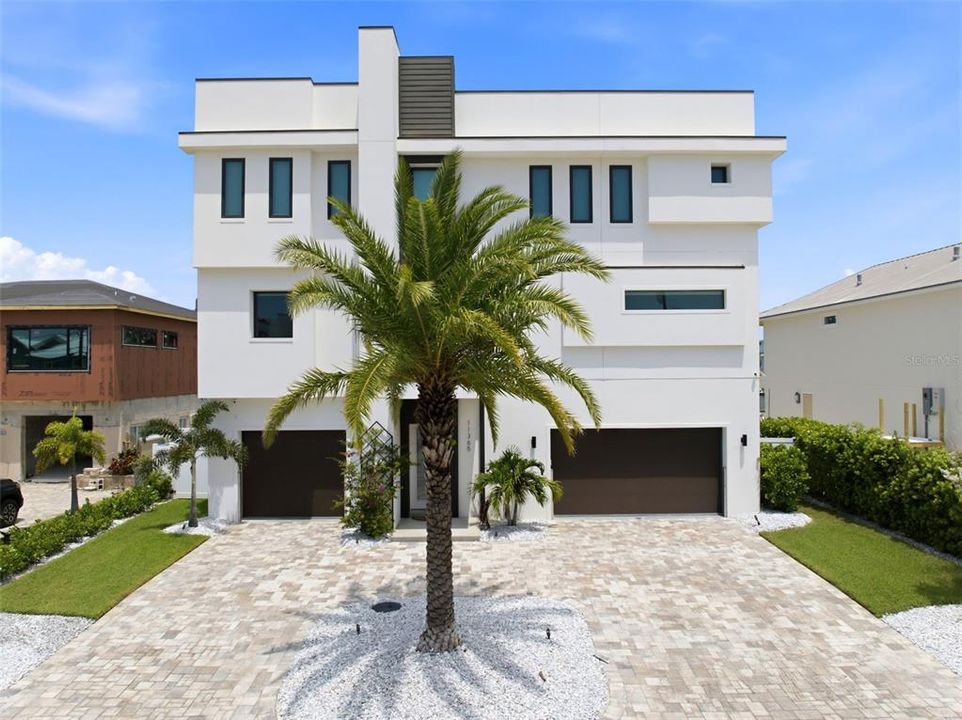 For Rent: $14,500 (4 beds, 5 baths, 3329 Square Feet)