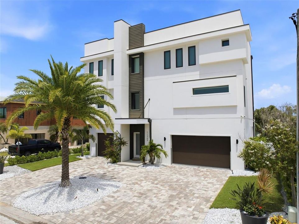 For Rent: $14,500 (4 beds, 5 baths, 3329 Square Feet)