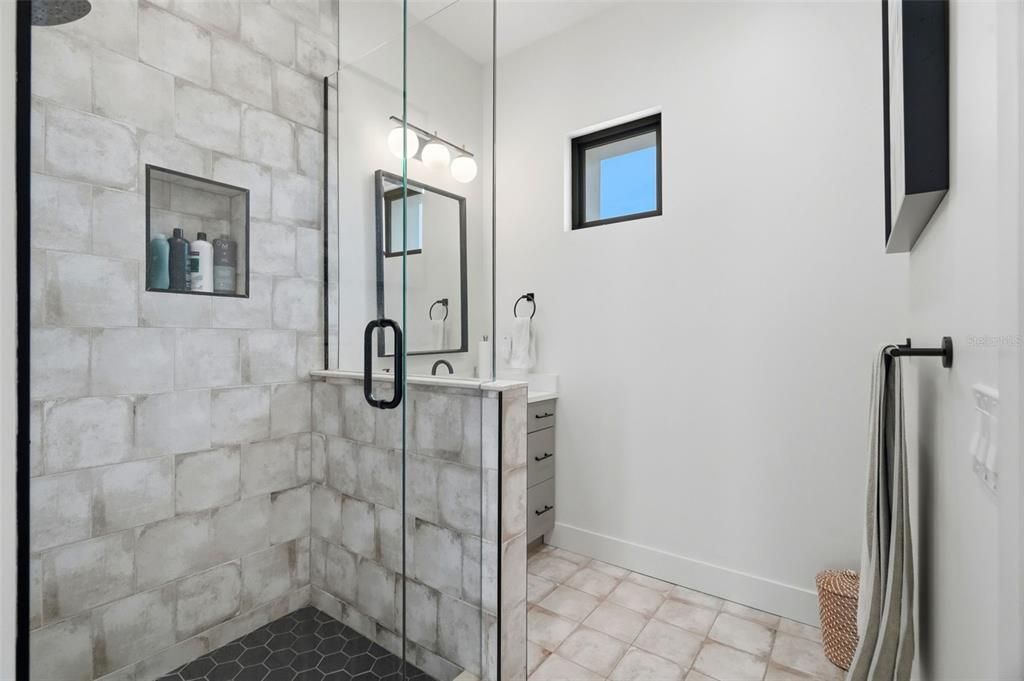 For Rent: $14,500 (4 beds, 5 baths, 3329 Square Feet)