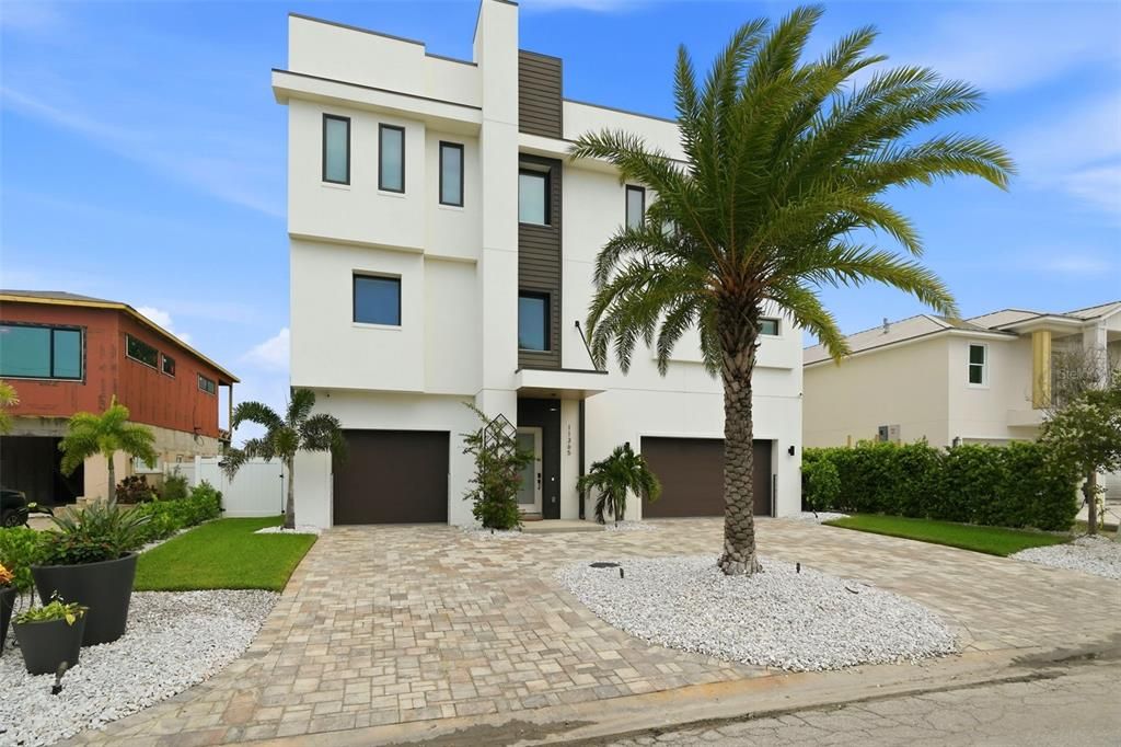 For Rent: $14,500 (4 beds, 5 baths, 3329 Square Feet)