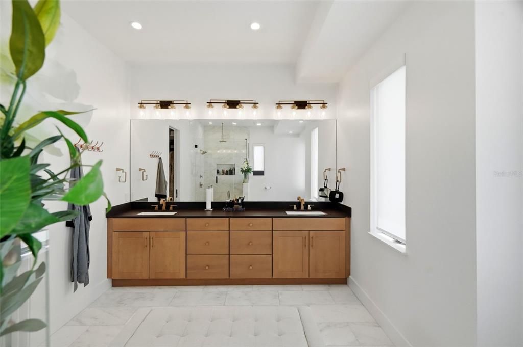 For Rent: $14,500 (4 beds, 5 baths, 3329 Square Feet)