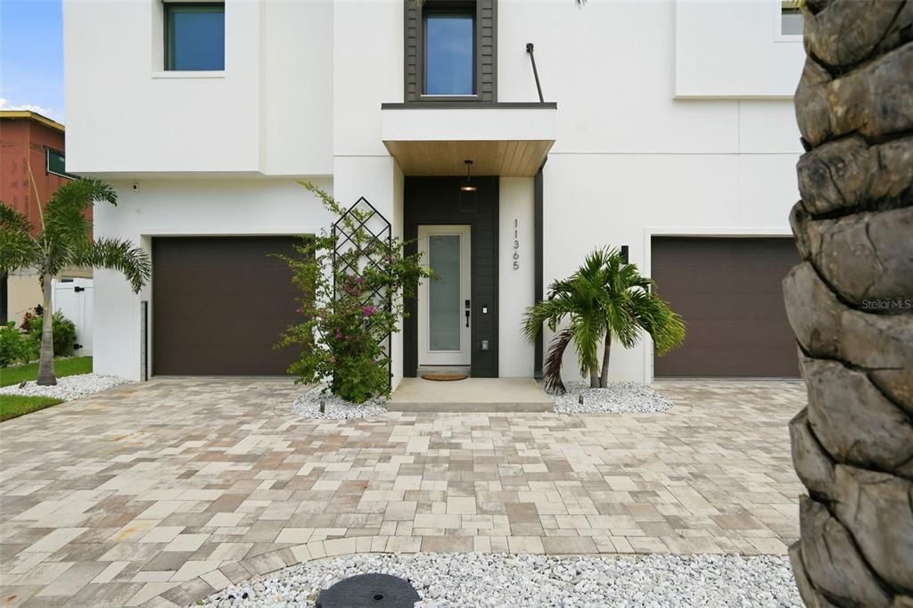 For Rent: $14,500 (4 beds, 5 baths, 3329 Square Feet)