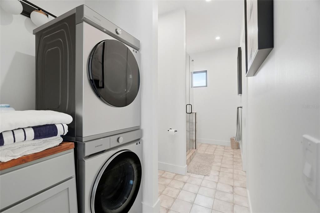 For Rent: $14,500 (4 beds, 5 baths, 3329 Square Feet)