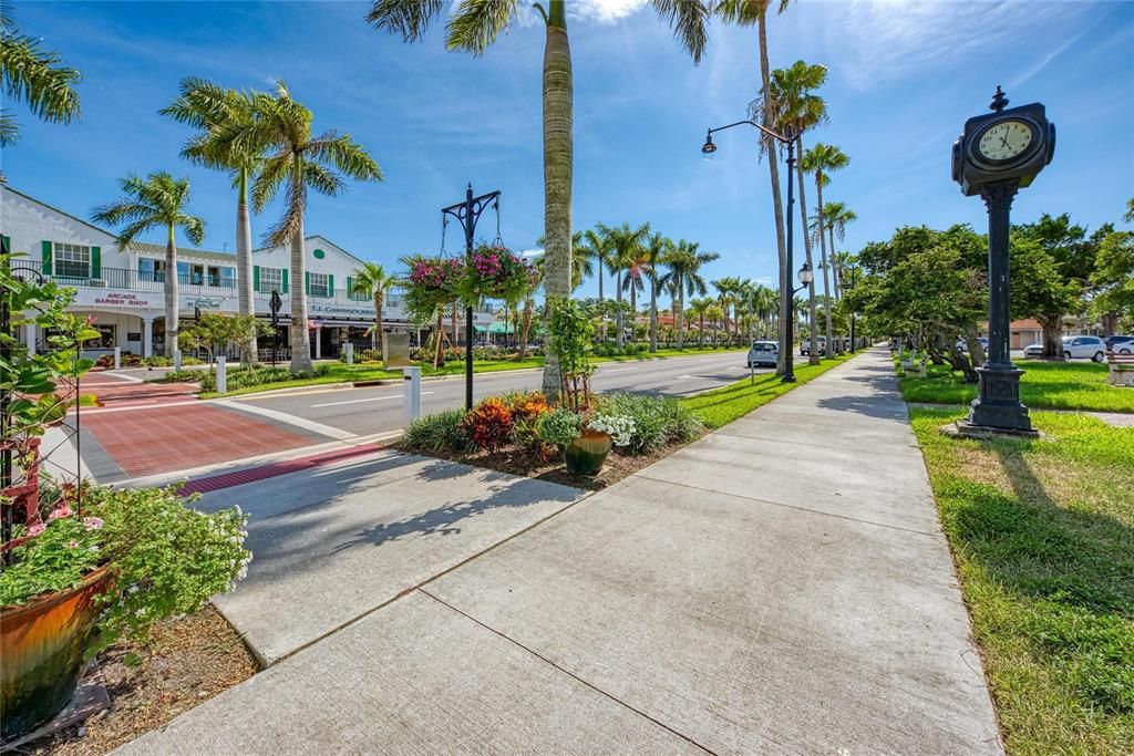 For Sale: $444,000 (3 beds, 2 baths, 1530 Square Feet)