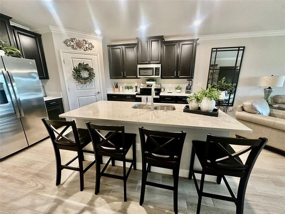 For Sale: $274,900 (2 beds, 2 baths, 1405 Square Feet)