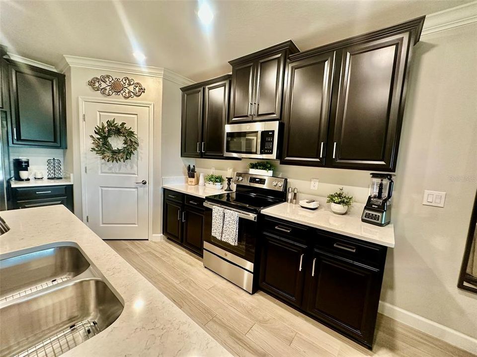 For Sale: $274,900 (2 beds, 2 baths, 1405 Square Feet)