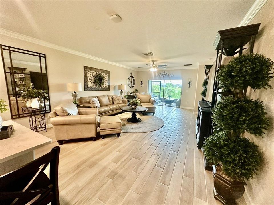 For Sale: $274,900 (2 beds, 2 baths, 1405 Square Feet)