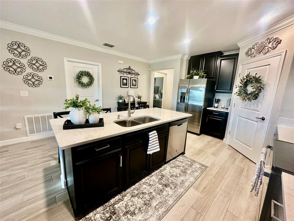 For Sale: $274,900 (2 beds, 2 baths, 1405 Square Feet)