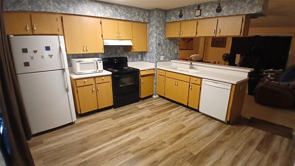 Active With Contract: $335,000 (4 beds, 2 baths, 1328 Square Feet)