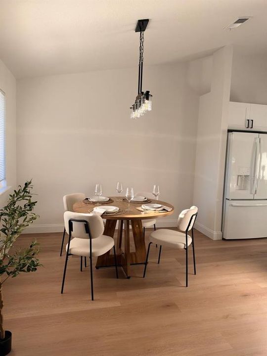 На продажу: $329,990 (3 спален, 2 ванн, 1388 Квадратных фут)