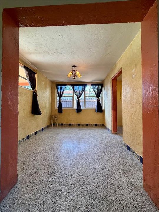 En Venta: $374,900 (2 camas, 1 baños, 1013 Pies cuadrados)