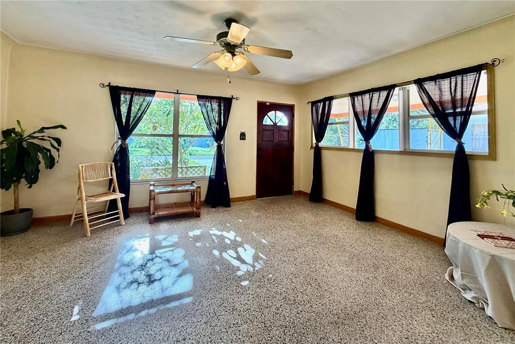 En Venta: $374,900 (2 camas, 1 baños, 1013 Pies cuadrados)