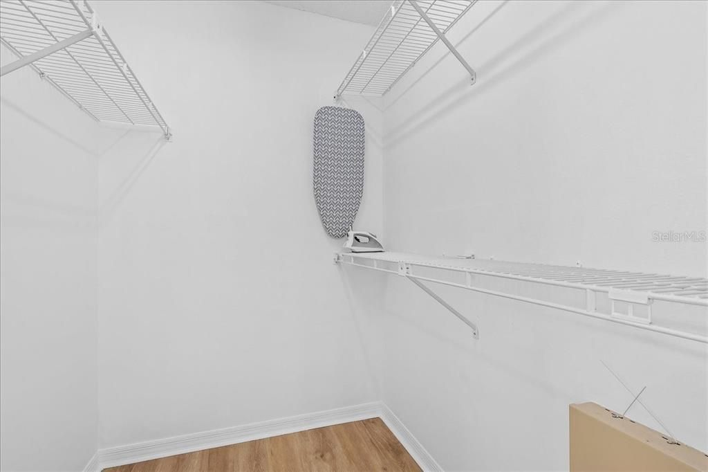 For Sale: $257,300 (3 beds, 2 baths, 1375 Square Feet)