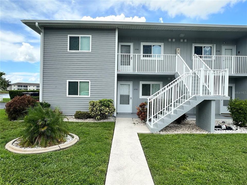 For Sale: $175,000 (2 beds, 2 baths, 1064 Square Feet)