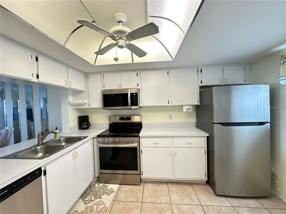 For Sale: $175,000 (2 beds, 2 baths, 1064 Square Feet)