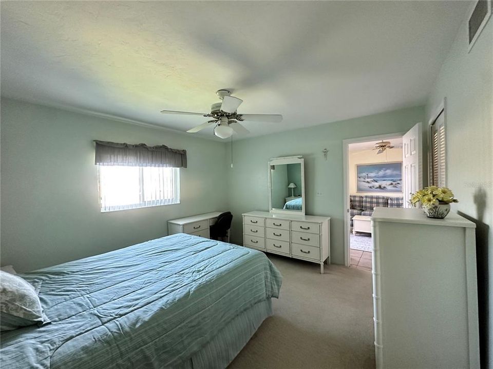 For Sale: $175,000 (2 beds, 2 baths, 1064 Square Feet)