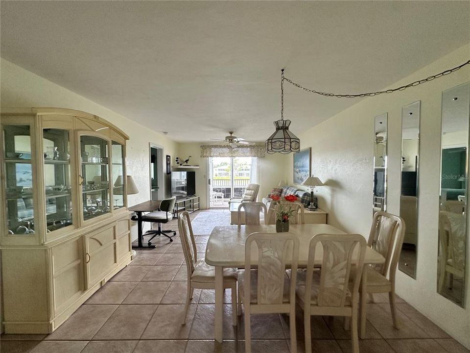 For Sale: $175,000 (2 beds, 2 baths, 1064 Square Feet)