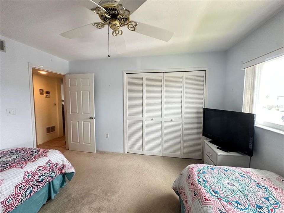 For Sale: $175,000 (2 beds, 2 baths, 1064 Square Feet)