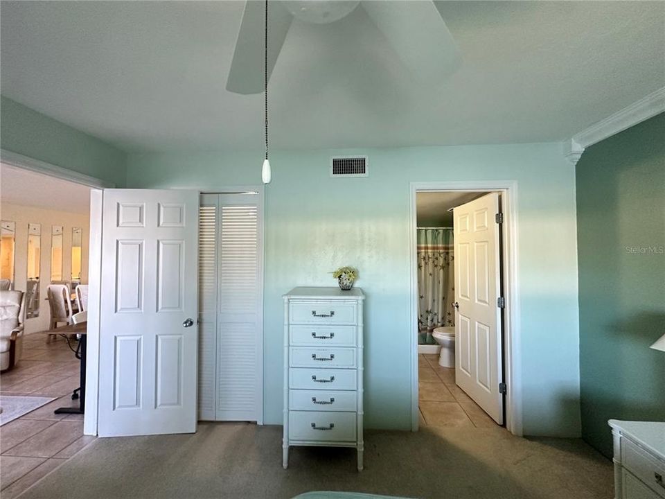 For Sale: $175,000 (2 beds, 2 baths, 1064 Square Feet)