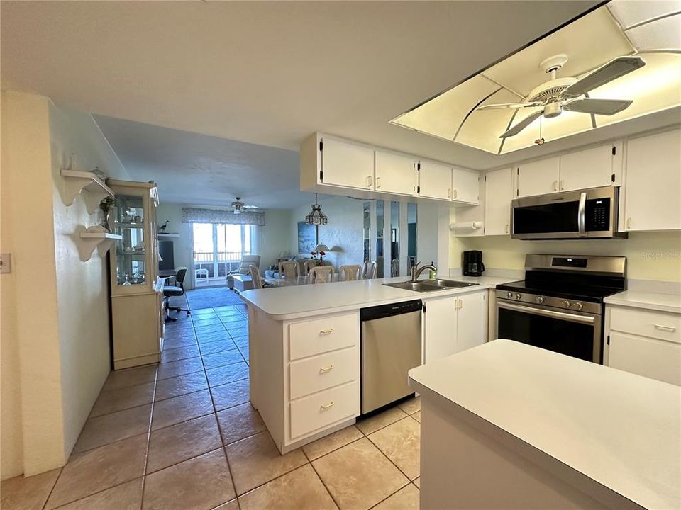 For Sale: $175,000 (2 beds, 2 baths, 1064 Square Feet)