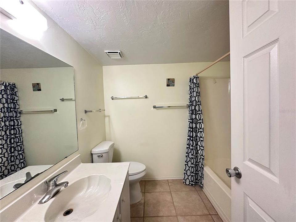 For Sale: $175,000 (2 beds, 2 baths, 1064 Square Feet)