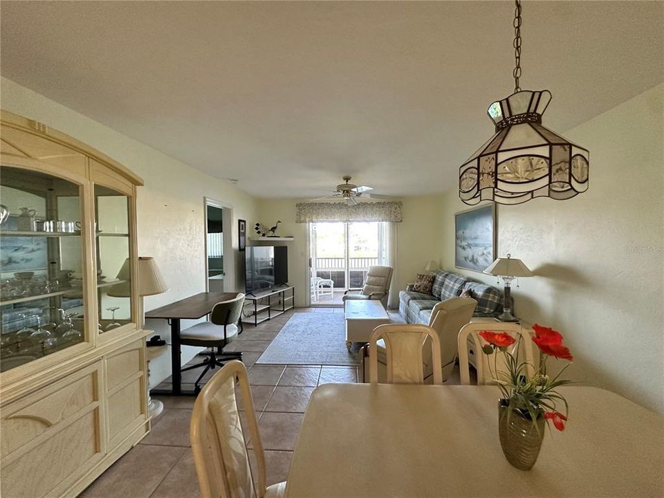 For Sale: $175,000 (2 beds, 2 baths, 1064 Square Feet)