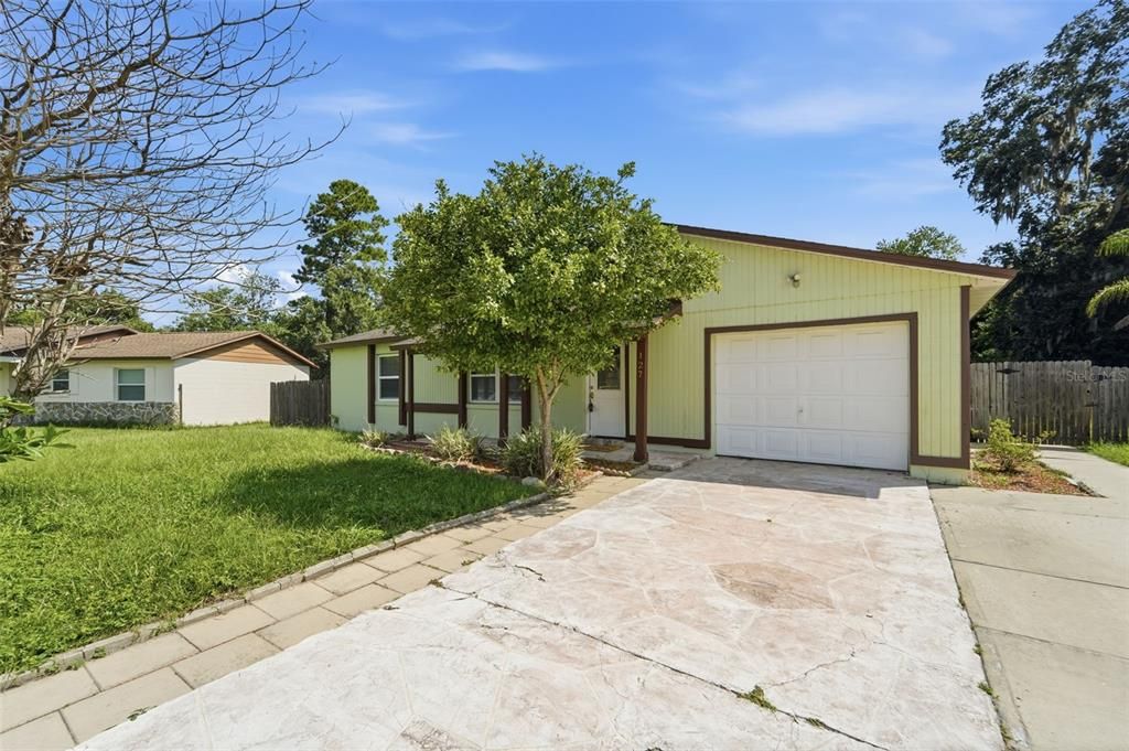 For Sale: $297,900 (3 beds, 2 baths, 1213 Square Feet)